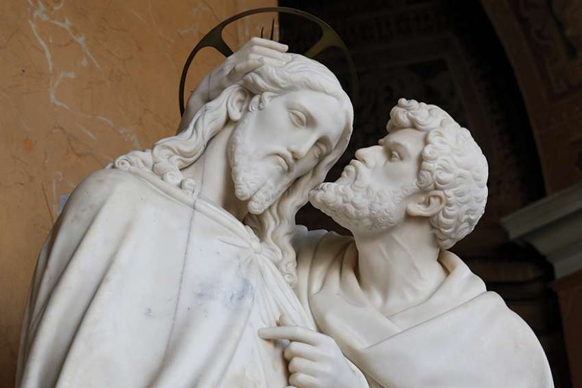 statue of Judas kissing Jesus